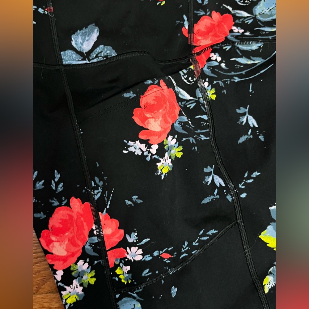 VSX Essential High-Rise Pocket Legging with floral pattern. - Picture 6 of 10